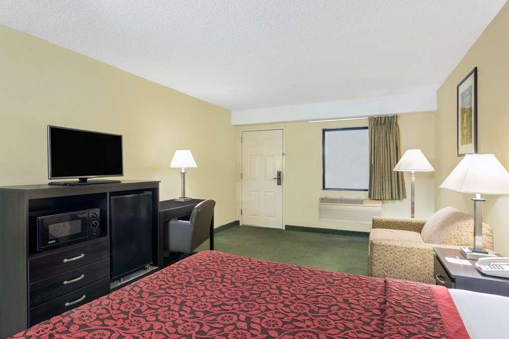 Days Inn & Suites By Wyndham Columbia Airport West Columbia Habitación foto