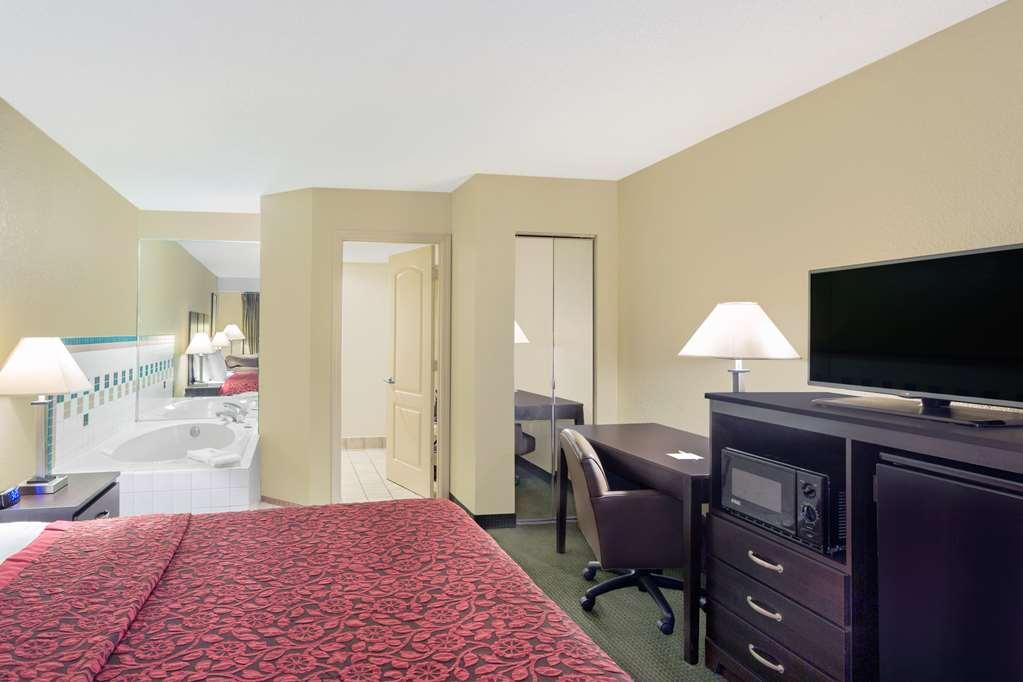 Days Inn & Suites By Wyndham Columbia Airport West Columbia Habitación foto